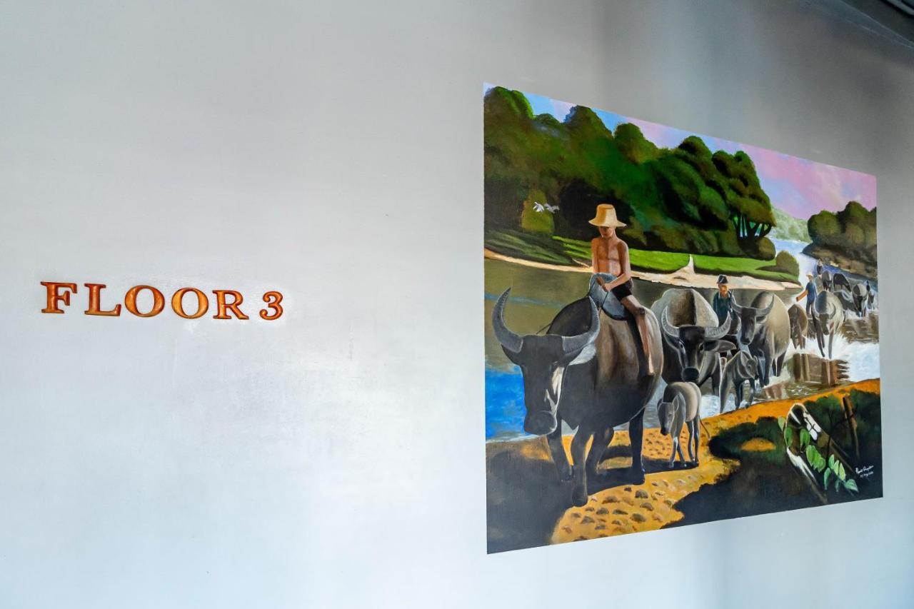 Thonglor Travellers Hostel And Cafe Bangkok Exterior foto